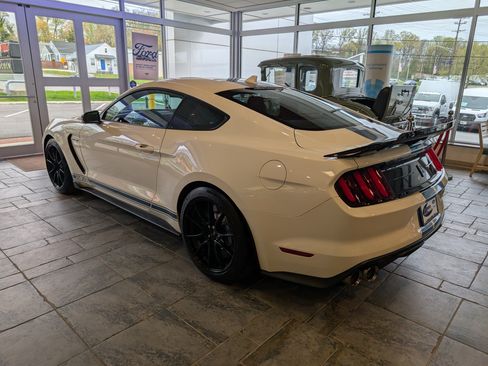 Certified 2020 Ford Mustang Shelby GT350 w/ Technology Package RWD image 3