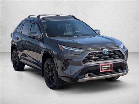 Certified 2022 Toyota RAV4 SE w/ Convenience Package AWD/4WD image 3