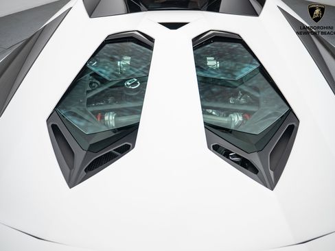 Used 2019 Lamborghini Aventador S image 20