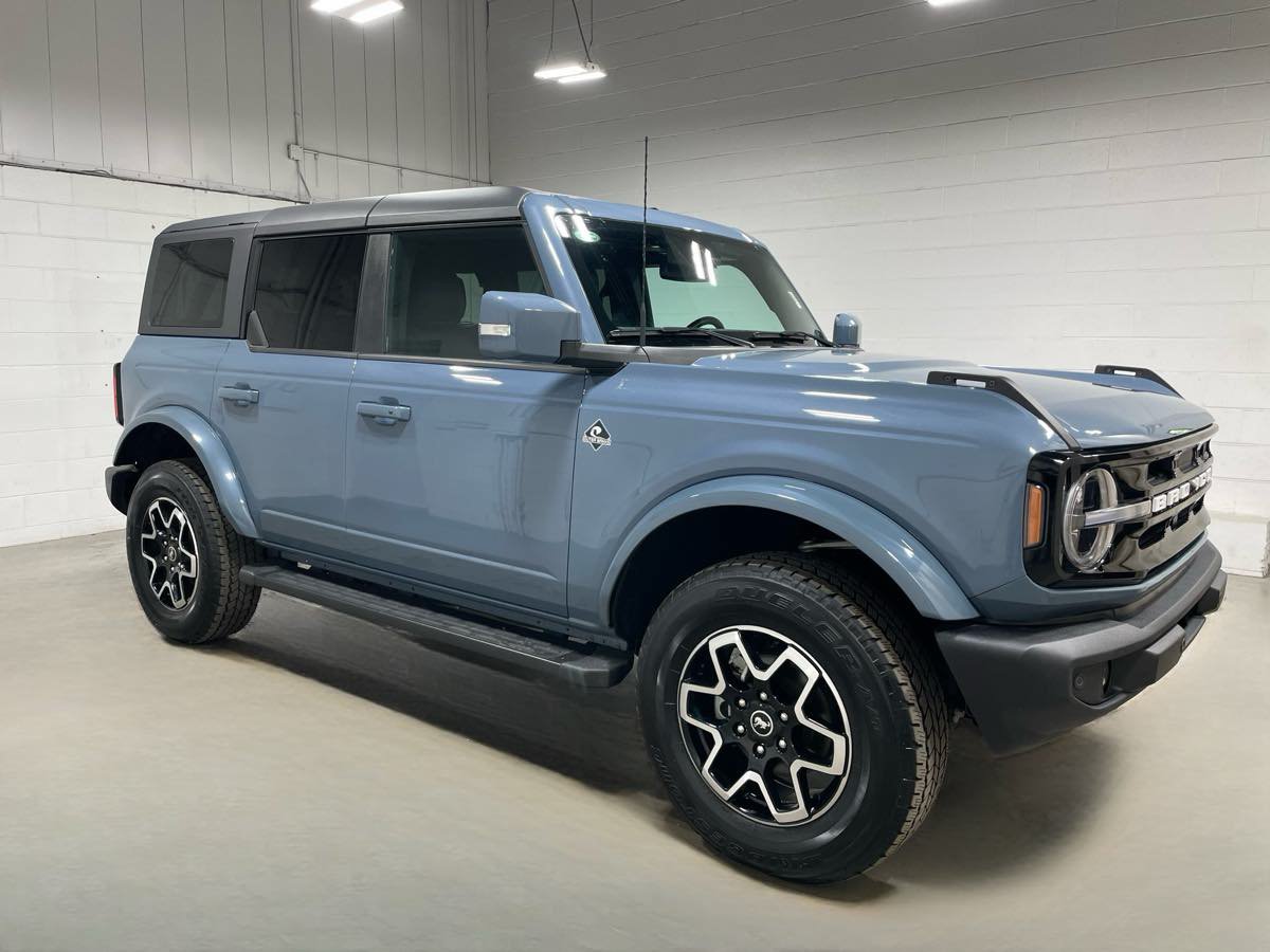 Used 2024 Ford Bronco Outer Banks AWD/4WD image 3