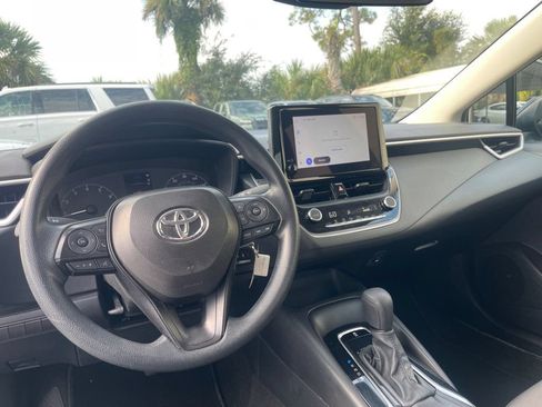 Used 2025 Toyota Corolla LE FWD image 11