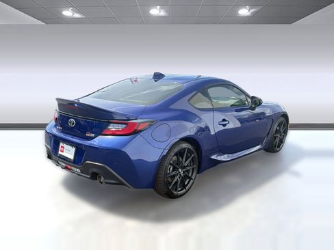 Used 2025 Toyota GR86 Premium RWD image 9