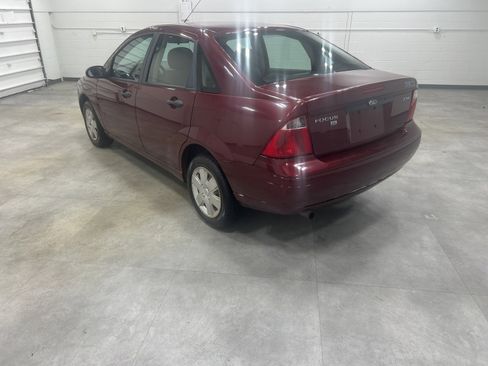 Used 2006 Ford Focus ZX4 image 7