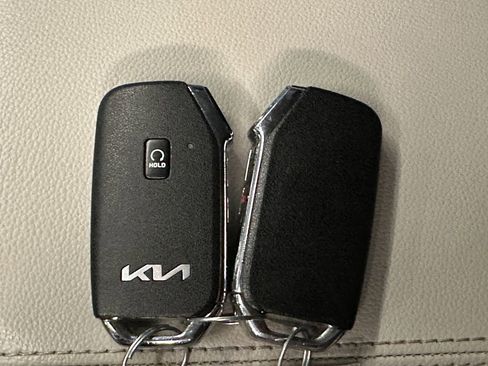 Used 2023 Kia Sportage EX AWD/4WD image 15