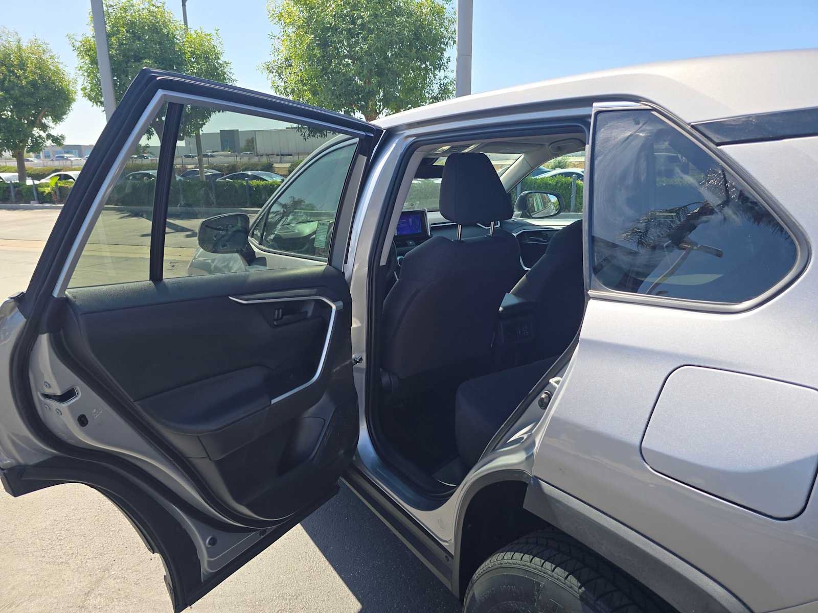 Used 2023 Toyota RAV4 LE FWD image 15