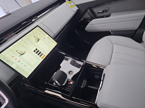 New 2026 Land Rover Range Rover Sport SE image 25