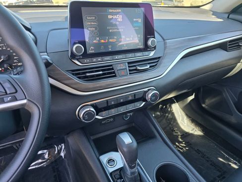 Used 2025 Nissan Altima 2.5 SV FWD image 21