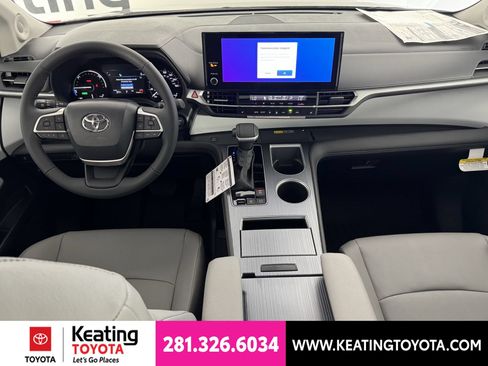 New 2026 Toyota Sienna XLE FWD image 7