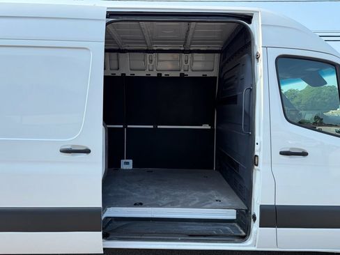 Used 2024 Mercedes-Benz Sprinter 2500 image 28