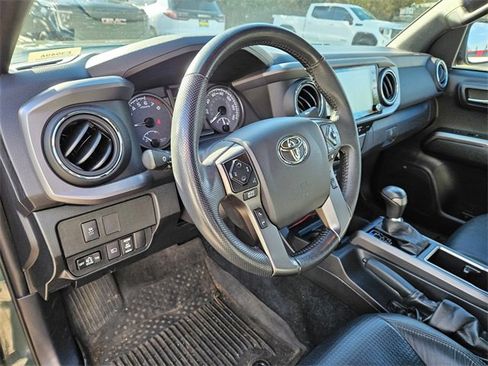 Used 2021 Toyota Tacoma TRD Off-Road w/ TRD Premium Off Road Package image 8