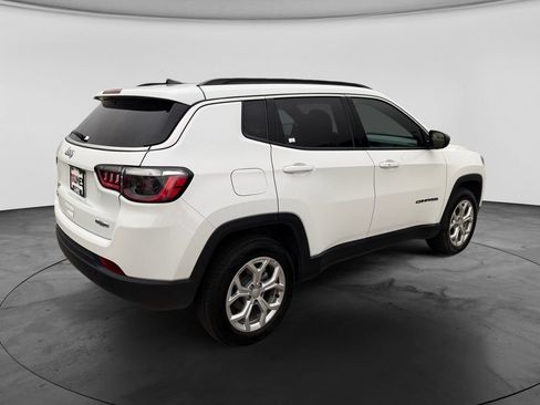 Used 2024 Jeep Compass Latitude AWD/4WD image 8