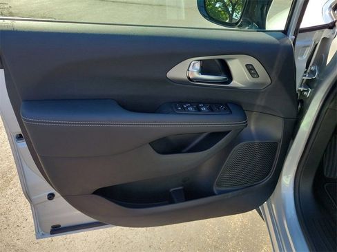 New 2026 Chrysler Pacifica Select image 15