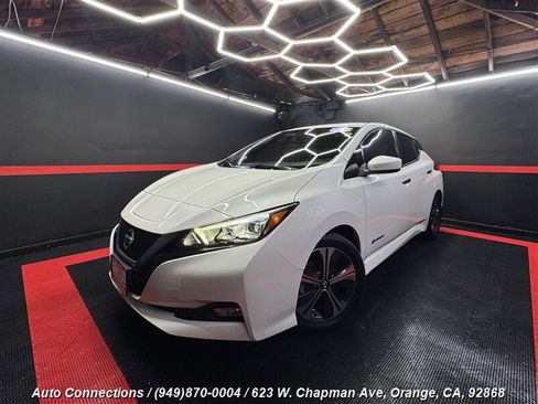 Used 2018 Nissan Leaf SV w/ SV Technology Package image 2