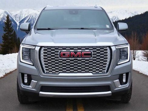 Used 2023 GMC Yukon XL Denali w/ Denali Reserve Package image 9