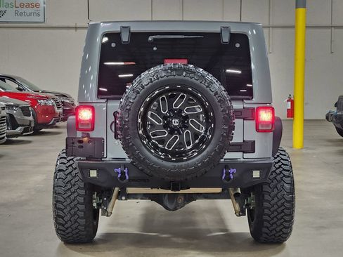 Used 2015 Jeep Wrangler Unlimited Sahara w/ Max Tow Package AWD/4WD image 10