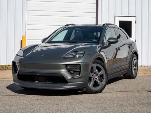 Used 2025 Porsche Macan Electric image 1