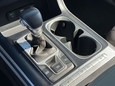 Used 2024 Kia Carnival LX image 8