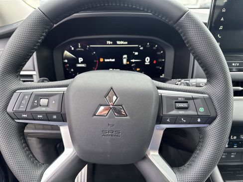 New 2025 Mitsubishi Outlander SEL image 19