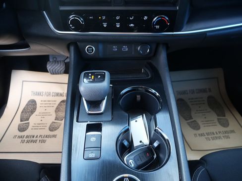 Used 2023 Nissan Rogue S image 12