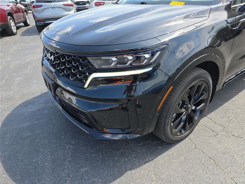 Used 2023 Kia Sorento SX image 9