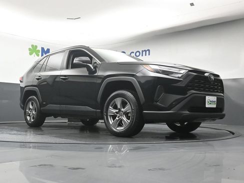 Used 2025 Toyota RAV4 XLE AWD/4WD image 27