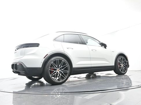 Certified 2025 Porsche Macan 4S Electric AWD/4WD image 48