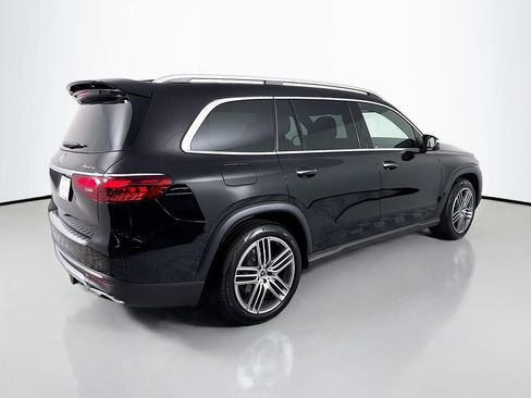 Used 2025 Mercedes-Benz GLS 450 4MATIC image 9