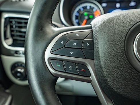 Used 2019 Jeep Cherokee Limited FWD image 19