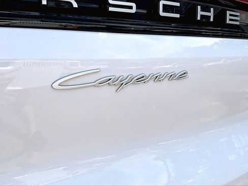 Used 2025 Porsche Cayenne AWD/4WD image 31