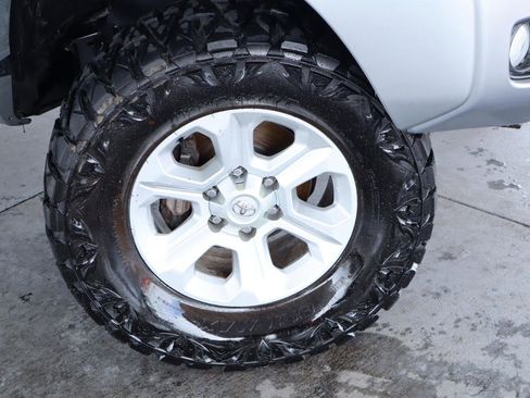 Used 2015 Toyota Tacoma PreRunner w/ TRD Off-Road Package RWD image 3