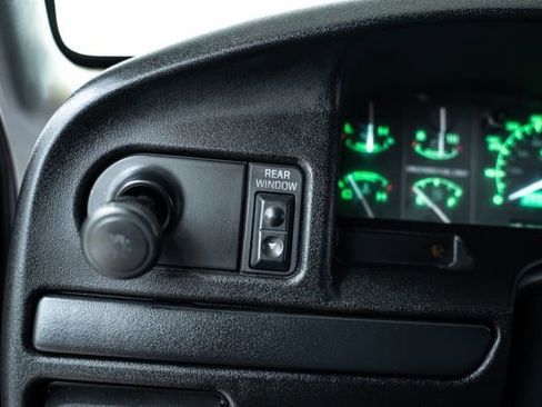 Used 1996 Ford Bronco XLT image 32