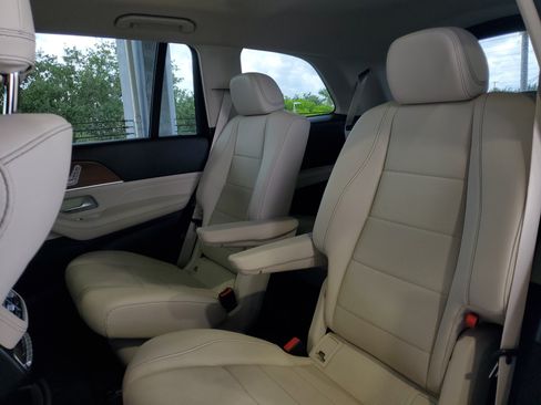 Used 2022 Mercedes-Benz GLS 450 4MATIC image 8