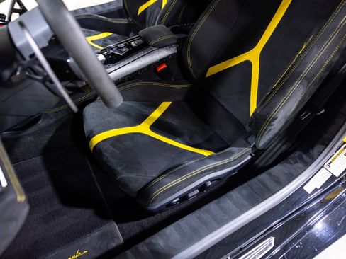 Used 2018 Lamborghini Huracan Performante image 36