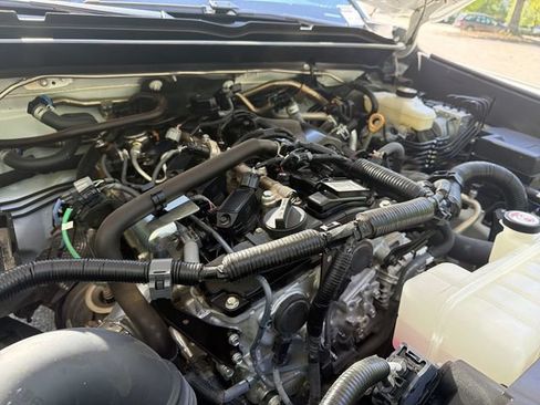 Used 2025 Toyota Tacoma SR5 AWD/4WD image 28