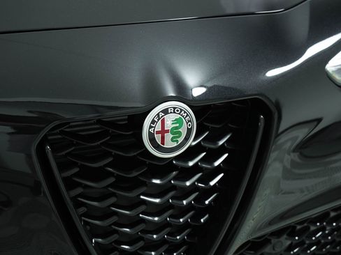 New 2025 Alfa Romeo Giulia Veloce w/ Veloce Package Rwd image 17