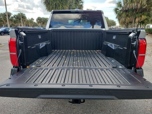 Used 2025 Toyota Tacoma SR image 7