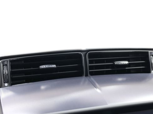 Used 2021 Jaguar F-TYPE R AWD/4WD image 34