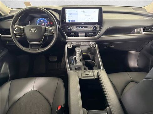 Used 2025 Toyota Grand Highlander AWD image 23