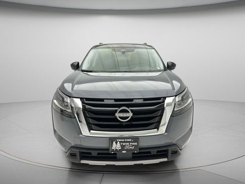 Used 2024 Nissan Pathfinder Platinum AWD/4WD image 2