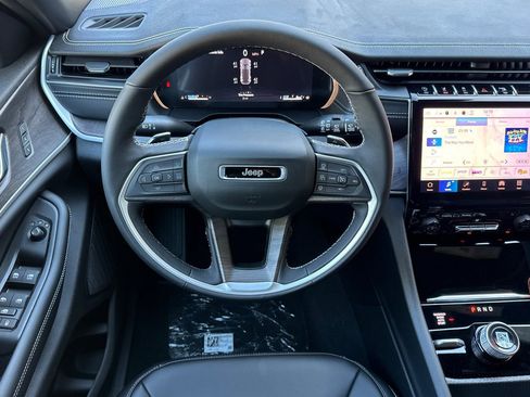 New 2025 Jeep Grand Cherokee Limited w/ Black Appearance Package AWD/4WD image 13