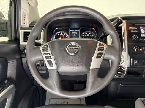 Used 2018 Nissan Titan SV AWD/4WD image 13
