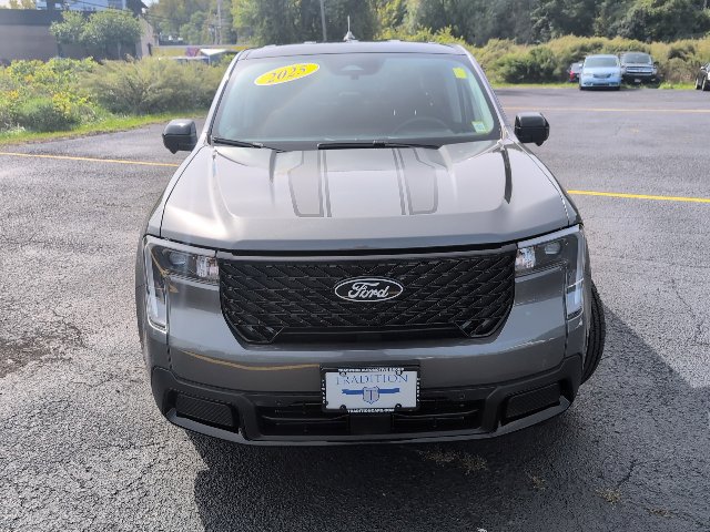 Used 2025 Ford Maverick Lariat w/ Black Appearance Package AWD/4WD image 8