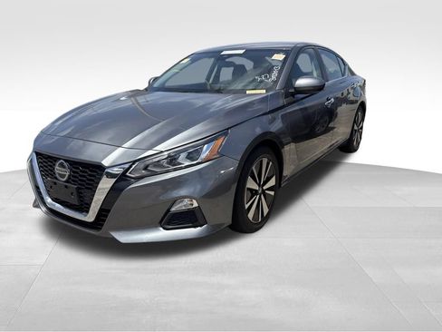 Used 2022 Nissan Altima 2.5 SV FWD image 2