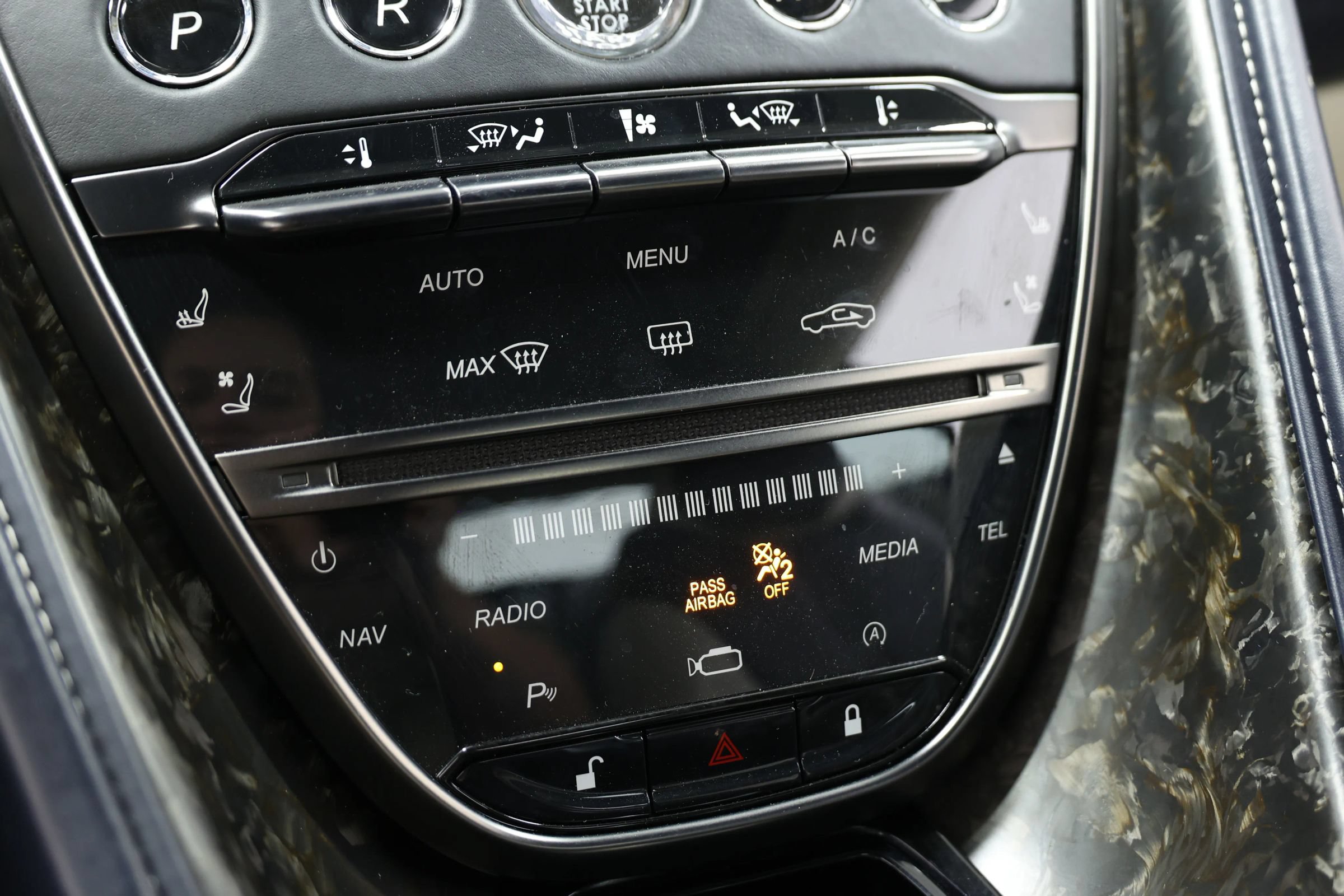 Used 2019 Aston Martin DB11 Coupe RWD image 44