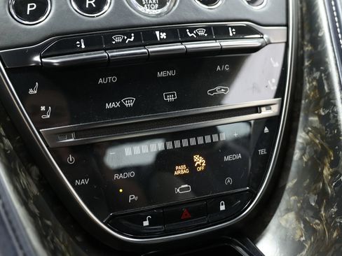 Used 2019 Aston Martin DB11 Coupe RWD image 44