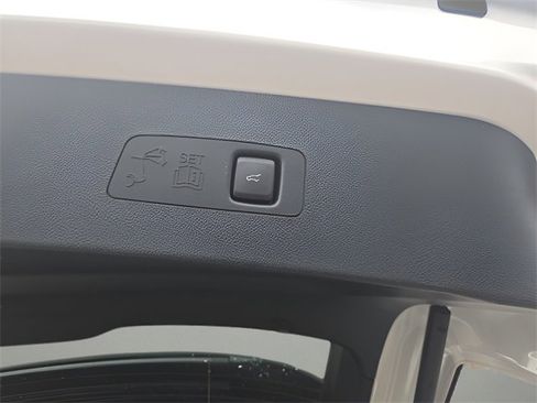 Used 2022 Lincoln Corsair AWD w/ Equipment Group 101A image 28