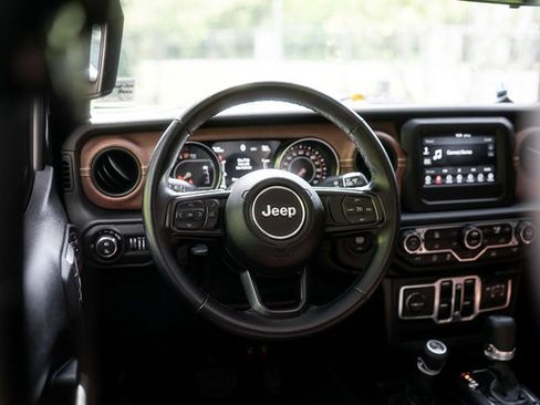Used 2021 Jeep Gladiator Sport AWD/4WD image 24