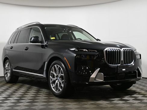 Certified 2024 BMW X7 xDrive40i w/ Premium Package image 9