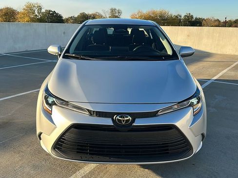 Used 2025 Toyota Corolla LE image 7