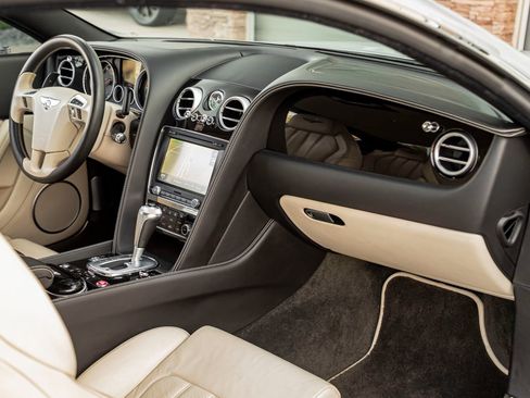 Used 2015 Bentley Continental GT image 29